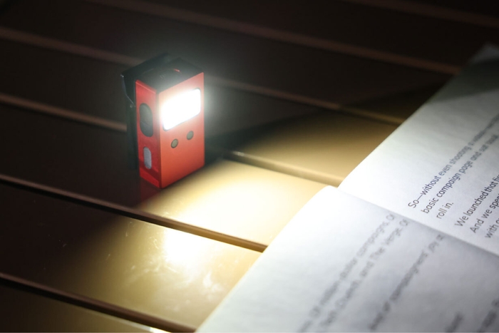 自立式。ランタン代わりに