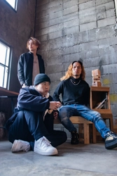 若者に絶大な人気を誇る3人組音楽ユニット「TENSONG」の 結成秘話インタビューを公開！