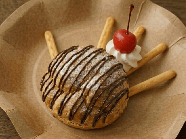 いやさかいやさか！テガソード様シュークリーム