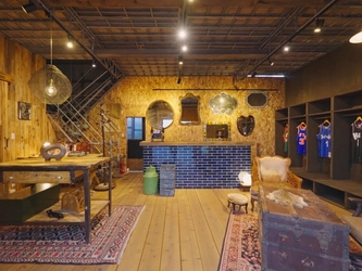 理想の住まいは「一点もの」との出会いから。monoroom大阪で体感する、感性を編集する暮らし