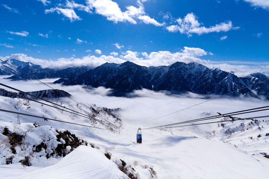 残雪と立山ロープウェイ(4月下旬)