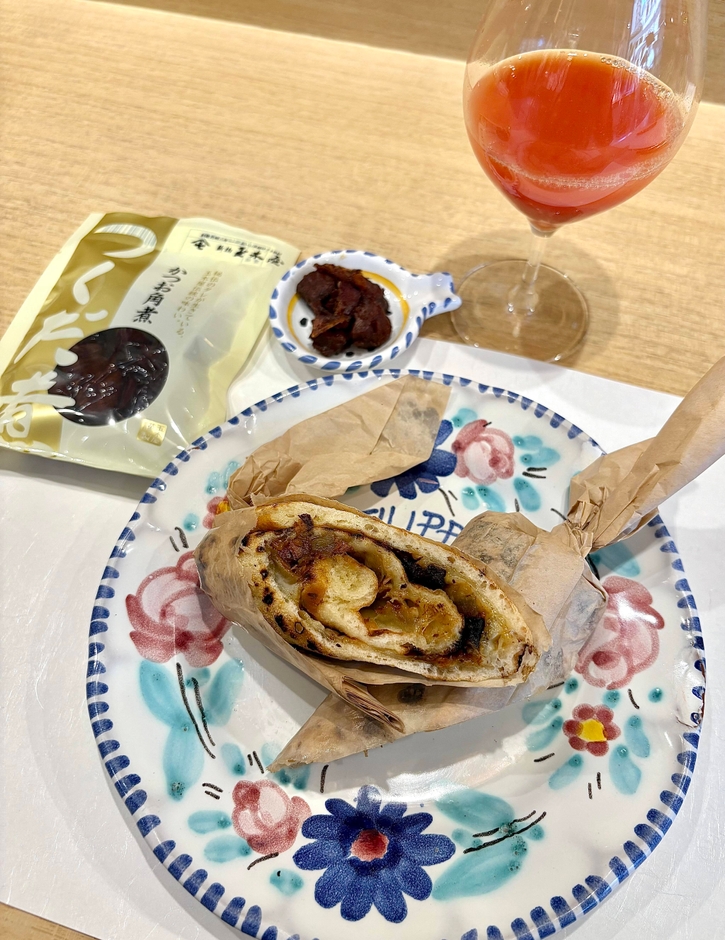 【主菜】 「かつお角煮と焼きナスのフィリッポロールピッツァ」