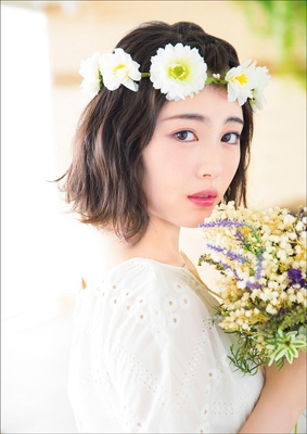 浜辺美波B3ポスター表面