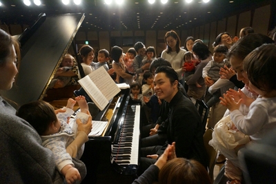 0歳からのコンサート〜2台のピアノ〜(写真)