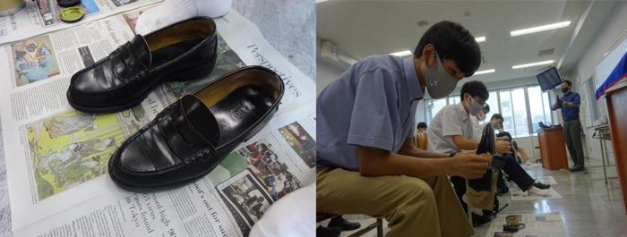 本学園同窓会より頂く入学記念品の「靴磨きセット一式」を利用して靴磨きをしている様子
