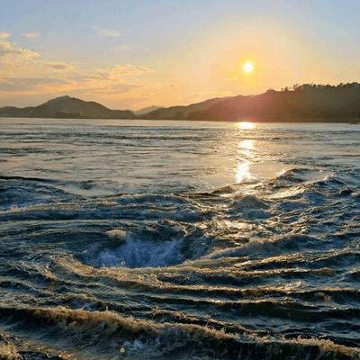 夕日と渦潮