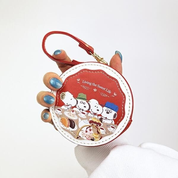 スヌーピーのスイーツがモチーフのポーチ