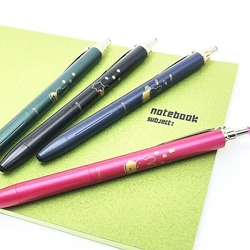 子どもっぽくならない、大人のミッフィー。落ち着いた色合いのサラサボールペンが、毎日使いたくなる