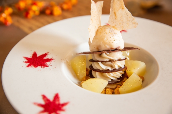 洋梨の芳醇な甘みを楽しむプレートパフェ (オプション)