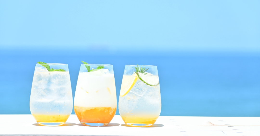 淡路島西海岸 シーフードダイナー＆カフェ「ミエレ ザ ダイナー」 淡路島の幻の柑橘『淡路島なるとオレンジ』ドリンク類8月31日まで提供延長！ ～1杯50%Offで楽しめるキャンペーン開始～