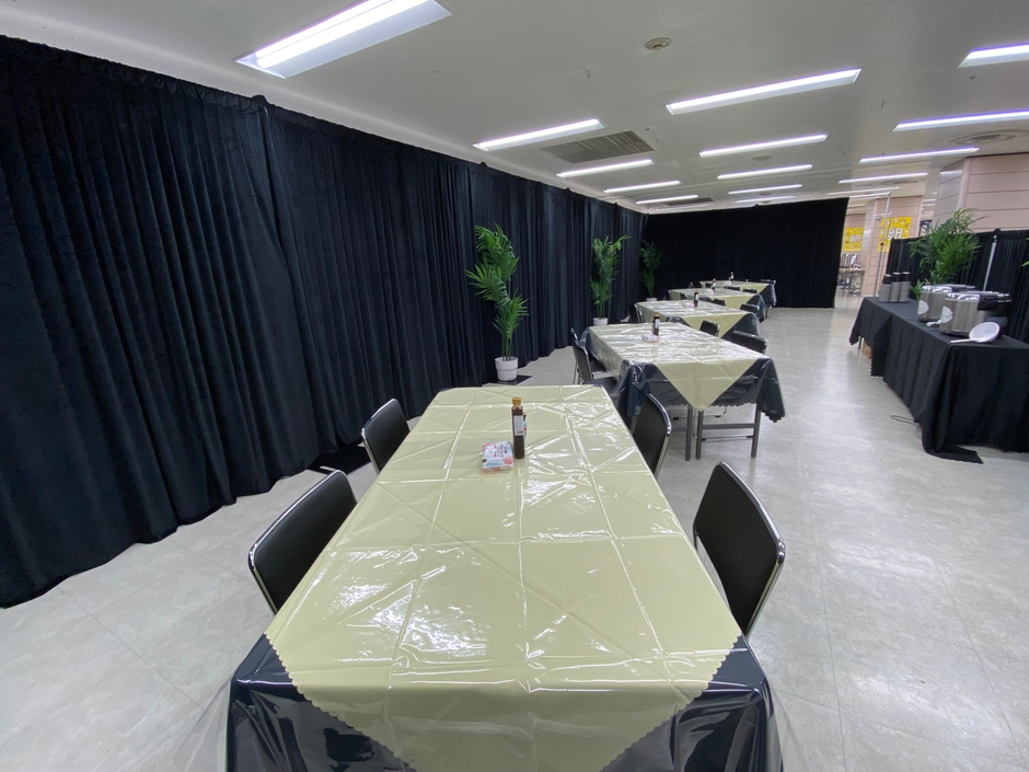 VIPルームは並ばず穏やかに。有名人が隣にいることも。　