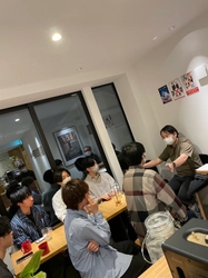 “小林啓一監督×成蹊大学映画研究部 座談会”にて大学生にエール！ 5/13(土)～6/11(日)には、カフェ＆ワインバルANGELIKAにて 「学生たちの＜生涯のベスト映画＞展示」を開催