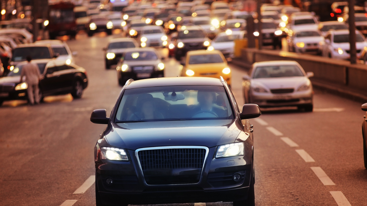 世界のVehicle-to-everything（V2X）市場は2030年までに巨額の収益を生み出す｜CAGR 64.6%