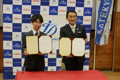 写真左 株式会社KATEKYO長野 古村茂樹代表取締役社長、写真右 ID学園高等学校渡邉美樹理事長)