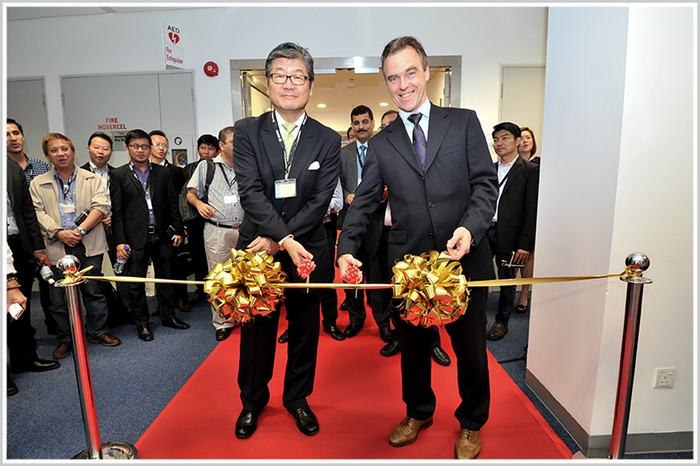 編集キーパートナー企業を代表して東和エンジニアリングがテープカット!