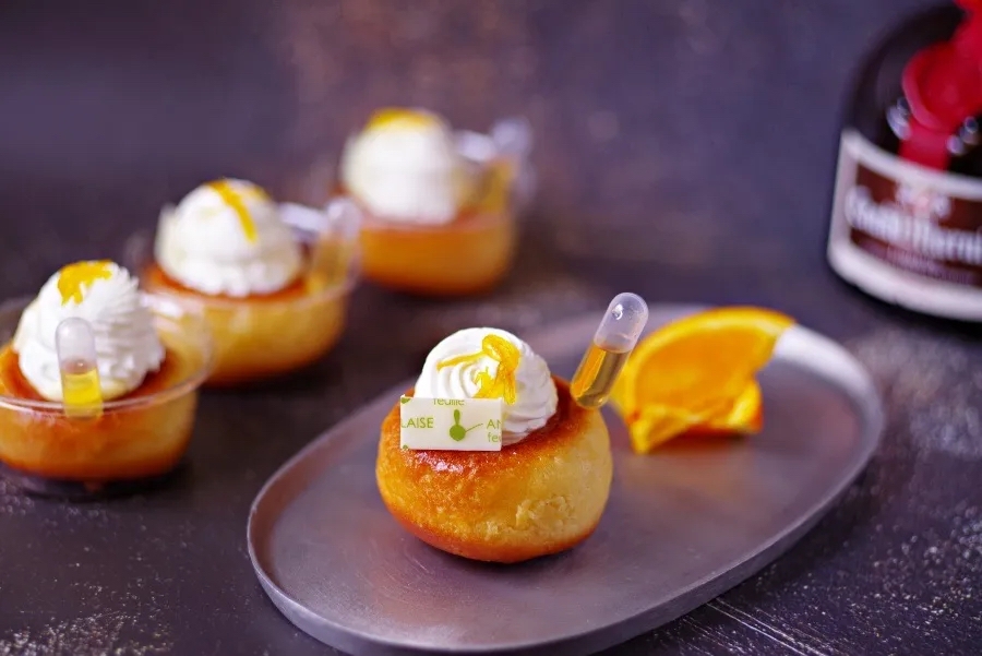 「パティスリーアングレーズ*フィーユ」の「サバラン*オランジュ」735円