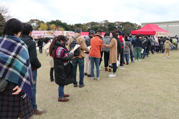 第1回　日本一のやきいも工場祭（昨年の様子）