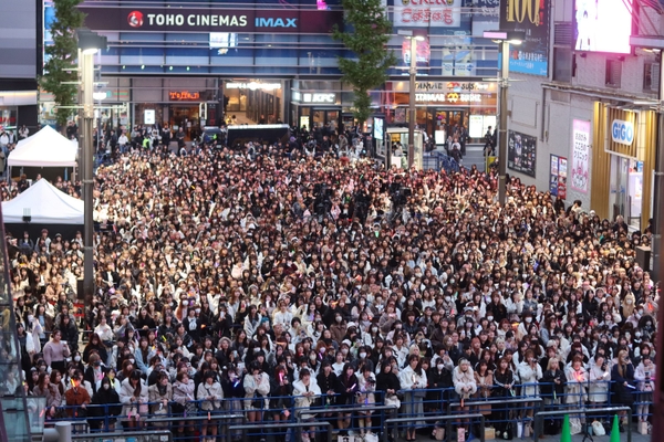 歌舞伎タワー＆シネシティ広場