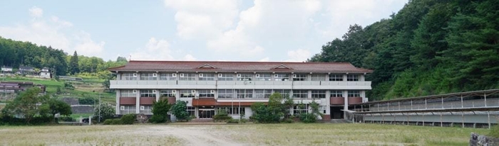 ティアハイム小学校全景