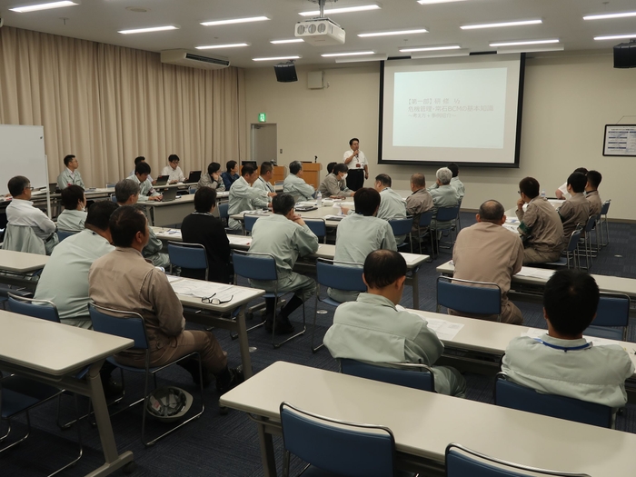 本社事業部、草深事業部から約30人が参加