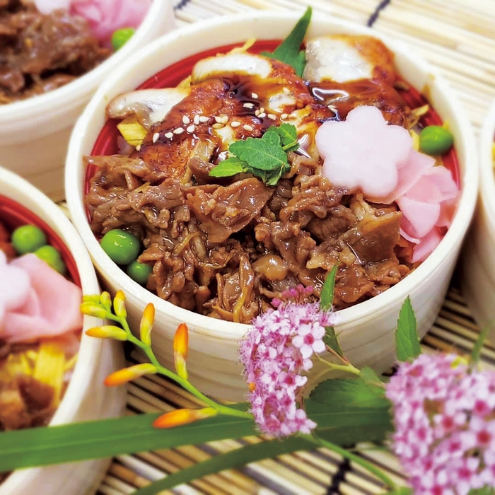 <料亭の味さえき>牛しぐれ煮と鰻の蒸し寿司