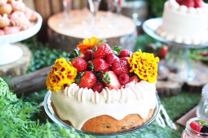 おすすめメニュー(1):いちごジャムパウンド/苺のジャムが入ったしっとりとしたパウンドケーキ。爽やかな甘酸っぱさを楽しんで。