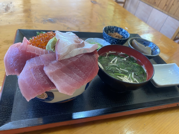 浜めし『三色丼』