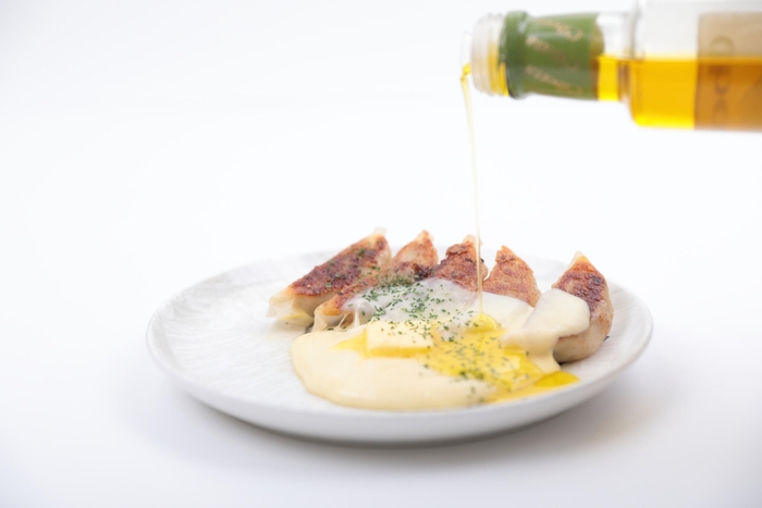 札幌バターチーズに溺れた餃子　神のトリュフオイル添え(北海道)