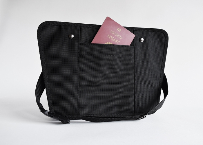 裏面に隠しポケット