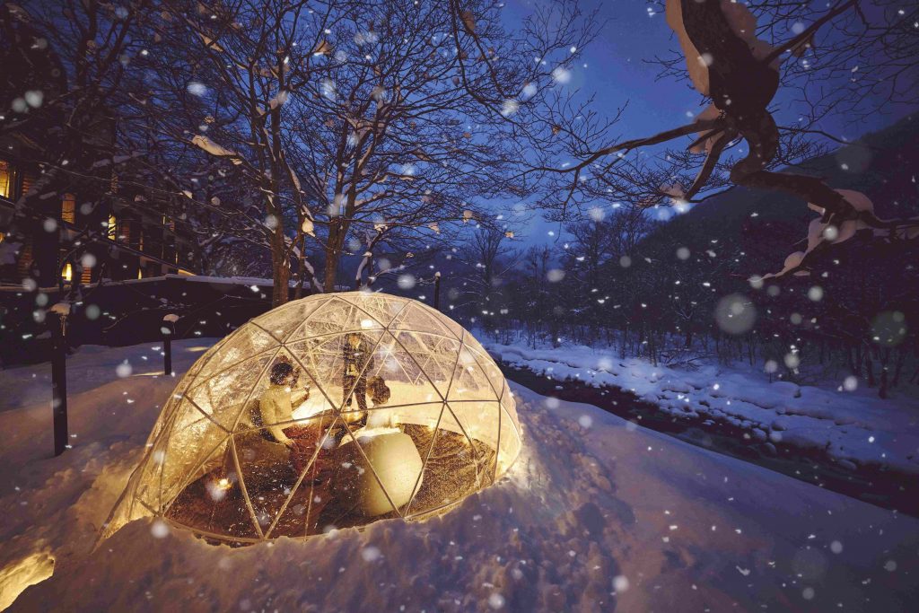 奥入瀬渓流ホテル ~フレンチレストラン「Sonore(ソノール)」でプラン限定の雪見アペリティフを堪能~雪化粧した渓流沿いで冬の味覚を堪能する 「真冬の雪見美食旅」プラン登場 提供期間:2020年12月18日〜2021年3月21日