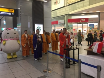 京都・醍醐寺 五大力尊仁王会をＰＲ 2月7日(金)から京阪電車京橋駅に 「餅上げ力奉納」用と同サイズの大鏡餅が登場します