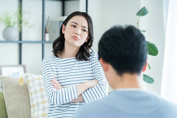 「家族に写真を送る」「職場にバラす」と脅されたら?男女トラブルで暴露を迫られたときの対処法