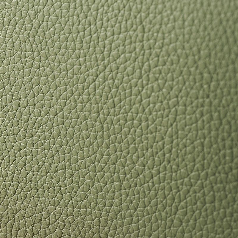 〈ラークグリーン〉 安らぎを与える、爽やかで優しいトーンのグリーン。 明るさの中に上品さがあり、暖かい季節のお出かけにもおすすめ。