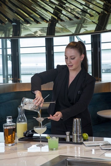 ホテル ランカスター・パリ、女性チーフバーテンダー