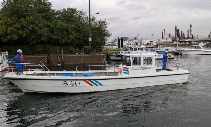 小型清掃船（写真1）