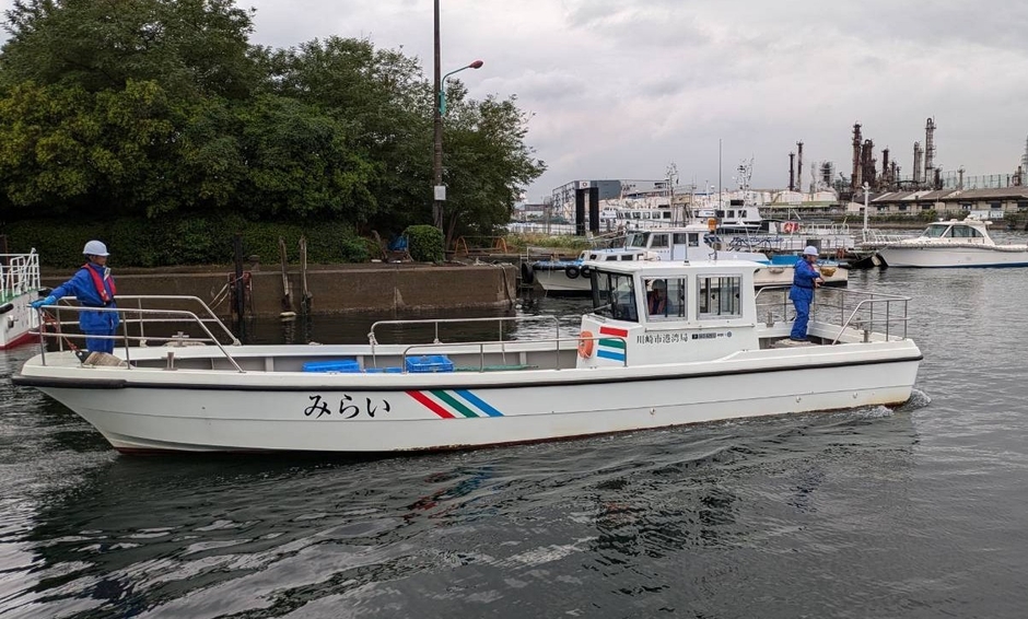 小型清掃船(写真1)