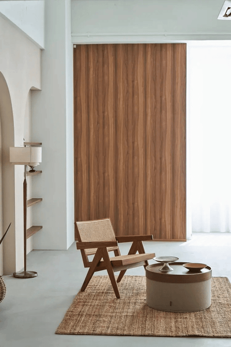 ROOM1_窓側の木壁