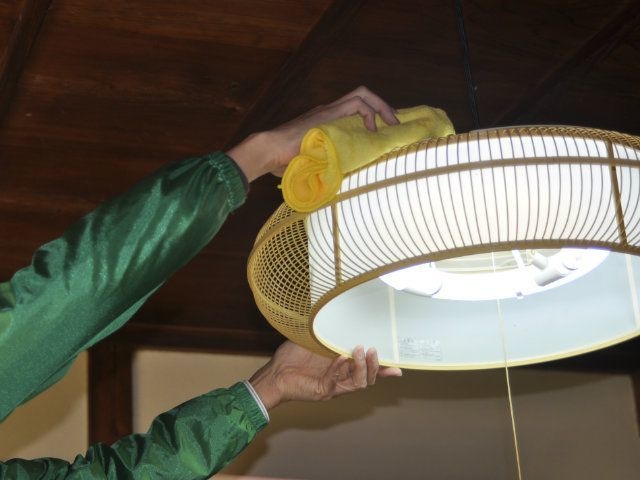 ホコリが溜まりやすい天井吊り照明