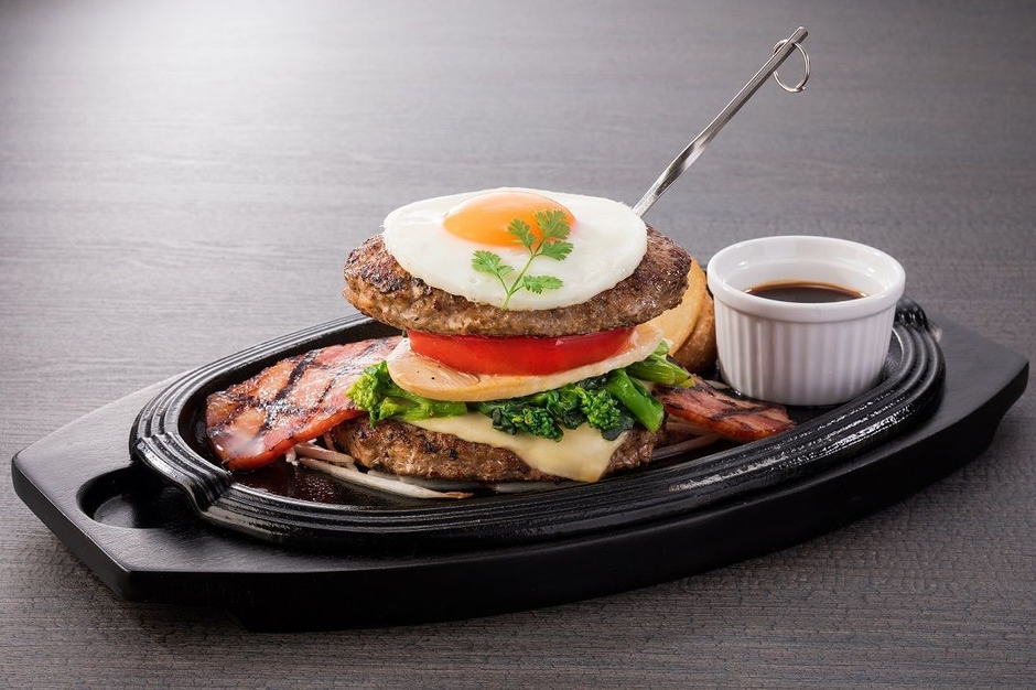 OTOKOMAE肉バーガー/1,580円(税抜)