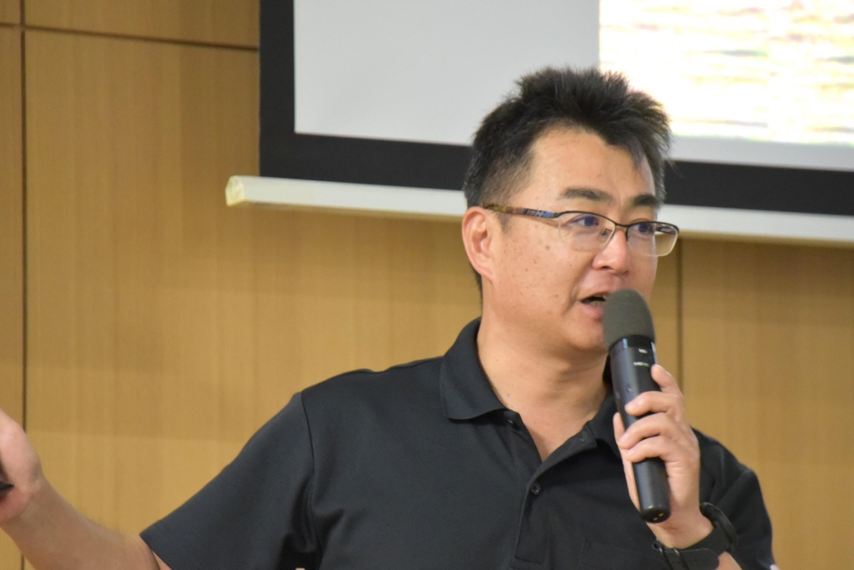 講義する平野さん