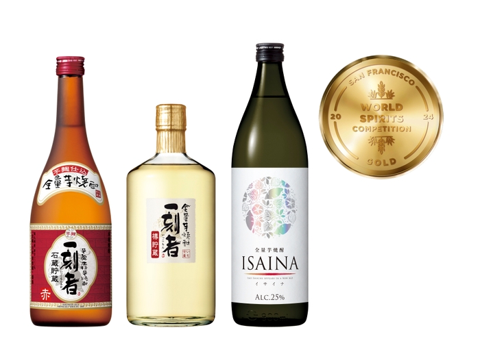 金賞(ゴールド)を受賞した商品 左から、“全量芋焼酎「一刻者(いっこもん)」〈赤〉”、“全量芋焼酎「一刻者(いっこもん)」〈樽貯蔵〉”、“全量芋焼酎「ISAINA」”