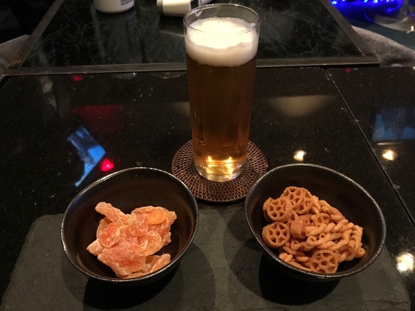 生ビールとスナック&ドライフルーツ