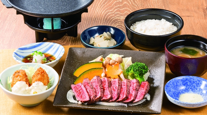 赤身ステーキ&牡蠣フライ膳