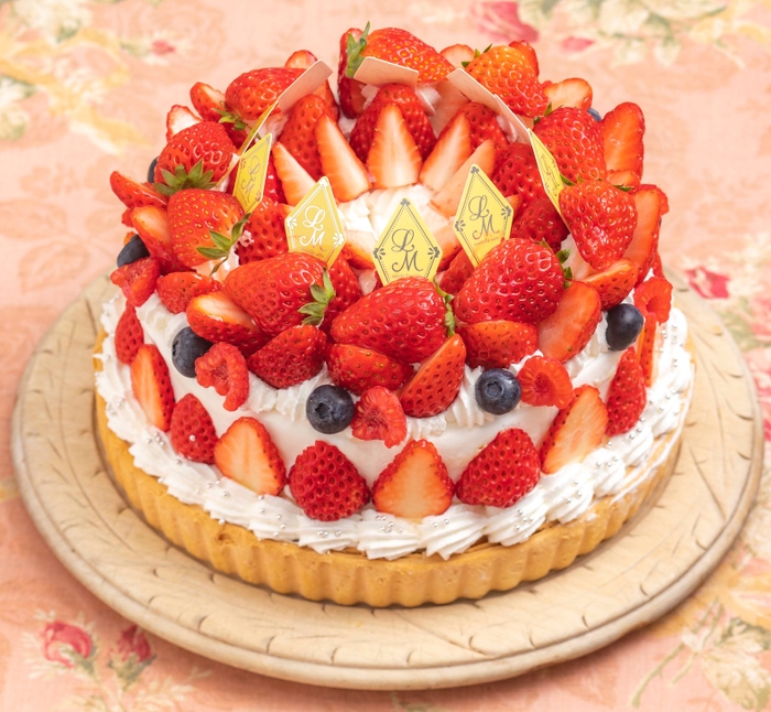 【4月のタルト】丸ごと紅ほっぺいちごのショートケーキタルト 1ピース¥980