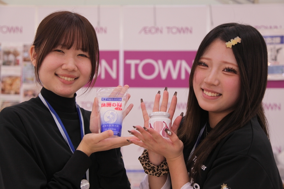 左：代表・橋本 里音菜さん　右：副代表・洲鎌 伶名さん