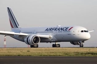 エールフランス航空、11月1日(木)に ボーイング787キャンペーン第二弾をスタート　 プレミアムエコノミーパリ往復チケットや オリジナルグッズが100人に当たる！