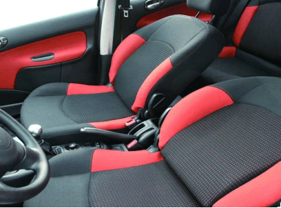 オートモーティブ・テクニカル・テキスタイルは、自動車の製造および使用環境を前提として開発・採用される産業用繊維材料であり、内装材、補強材、防音材、保護用途など幅広い部位で使用されている。具体的な使用場面としては、シート構造部材、天井材、カーペット基材、エンジン周辺の遮熱・防護用途などが挙げられ、車両の構造や機能を補完する材料として組み込まれている。完成車の性能や耐久性に直接関わるため、設計段階から使用条件を考慮した選定が行われている。 オートモーティブ・テクニカル・テキスタイルの特性としては、一定の強度や耐摩耗性を備えつつ、軽量性や加工適性に配慮されている点が挙げられる。また、車内外の温度変化や振動、長期使用を想定した安定性が求められ、量産工程においても品質の均一性が重視される。用途ごとに異なる機能要件に対応できる点から、自動車分野における基盤的な材料の一つとして位置付けられている。