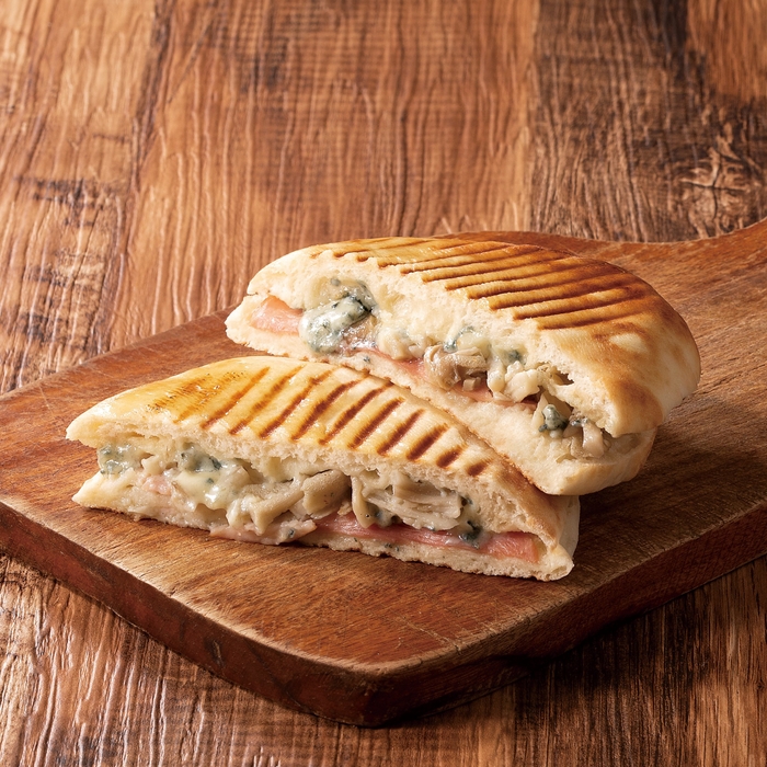 パニーニ:フォカッチャ ベーコンときのこのゴルゴンゾーラクリーム