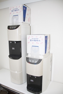 「富士山の天然水をご家庭やオフィスにお届けします」 ミネラルウォーター「富士桜命水」卓上型ウォーターサーバー新登場! NEWSCAST 「富士山の天然水をご家庭やオフィスにお届けします」 ミネラルウォーター「富士桜命水」卓上型ウォーターサーバー新登場! NEWSCAST