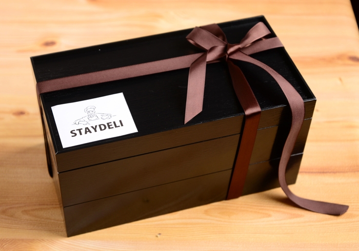 三段のお重でお届け